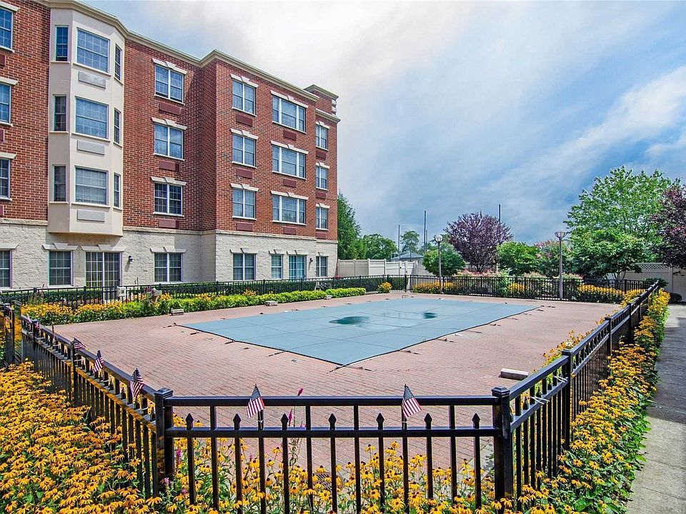 2nd image of 50 Merrick Ave Unit 312