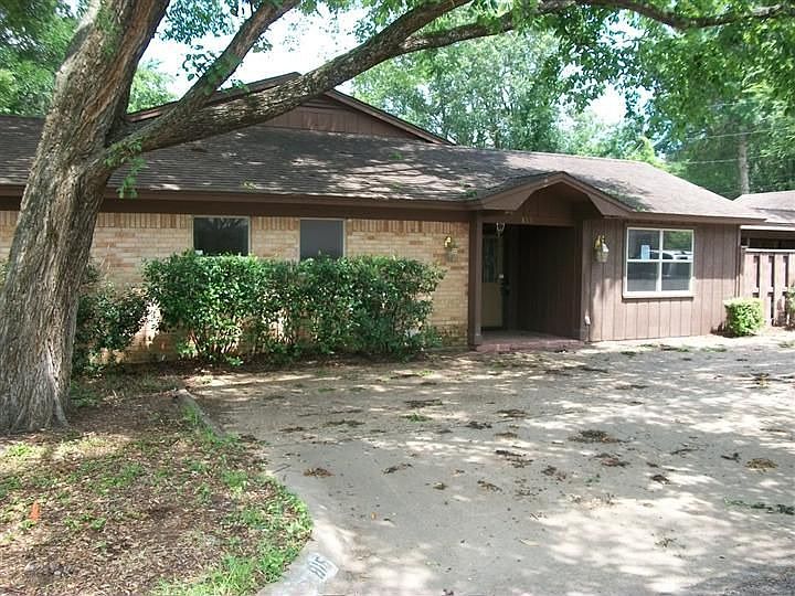 1st image of 815 Johnson Woods Dr