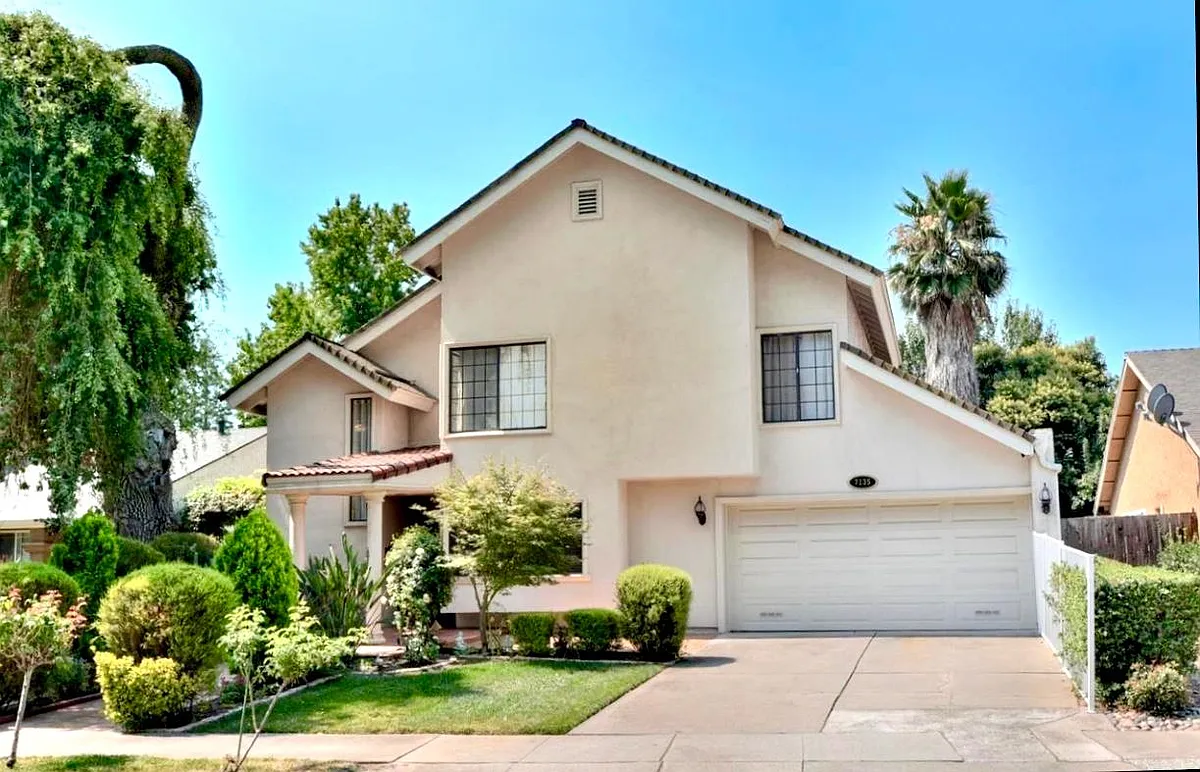 Building Photo - 7135 Via Lomas
