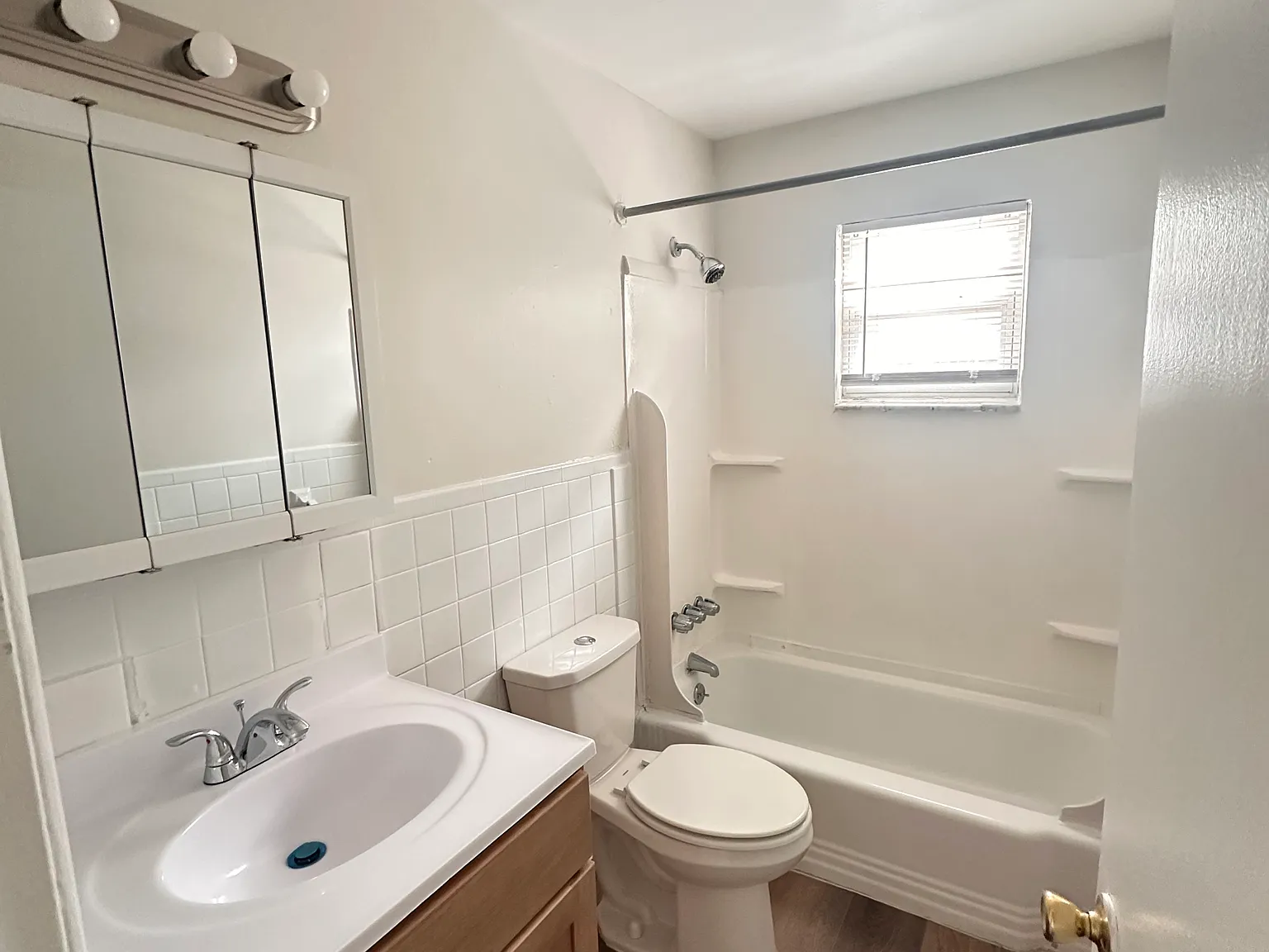2 bed, 900 sqft, $1,600 — Photo 3