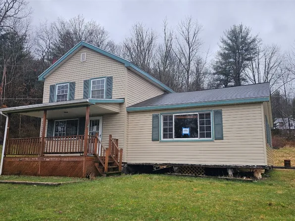 69 Owens Rd, Chenango Forks, NY 13746