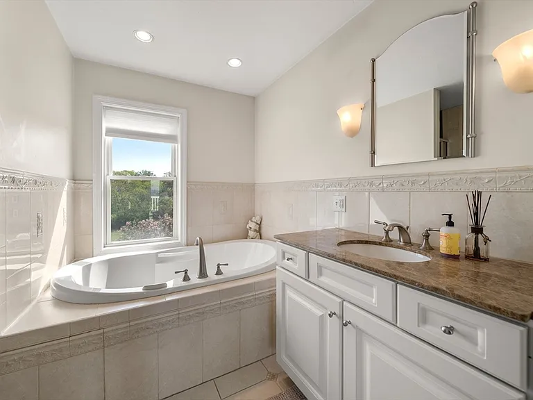 11 Kevin Ave — Photo 24