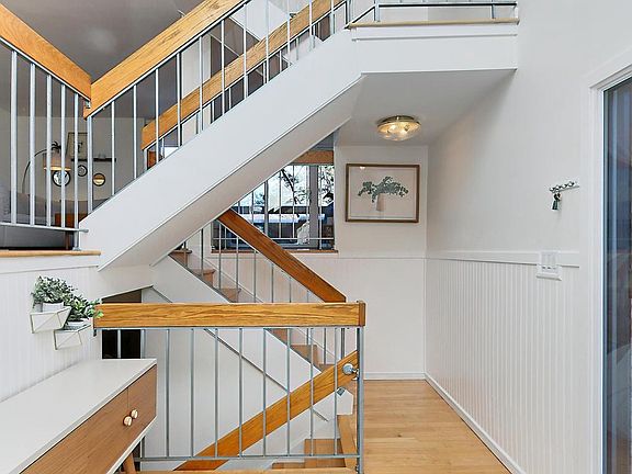 3rd image of 3139 Eakin Park Ct