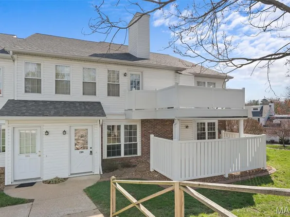 288 Carriage Ct, Washington, MO 63090