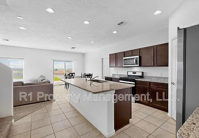 108 Hue St SW — Photo 16