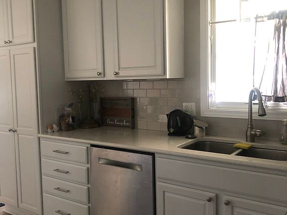4th image of 403 Southwood Dr