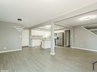 564 Redwood Rd, Bolingbrook, IL 60440