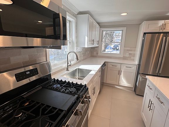 4th image of 35 1/2 James St Floor 2