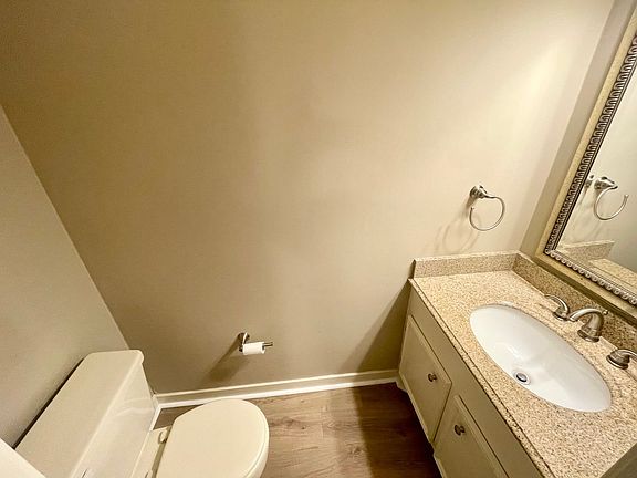 5th image of 705 Bay Park Dr #A