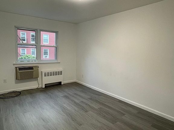 3rd image of 264 E 238th St APT 1