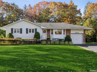 26 Gannet Dr, Commack, NY 11725
