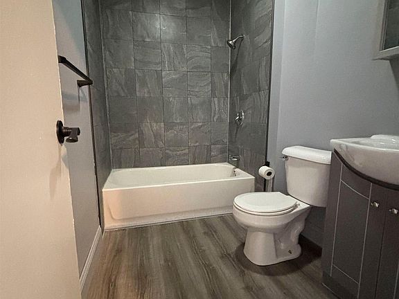 5th image of 2701 Hickory St