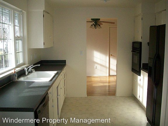 4th image of 113 Bradley St