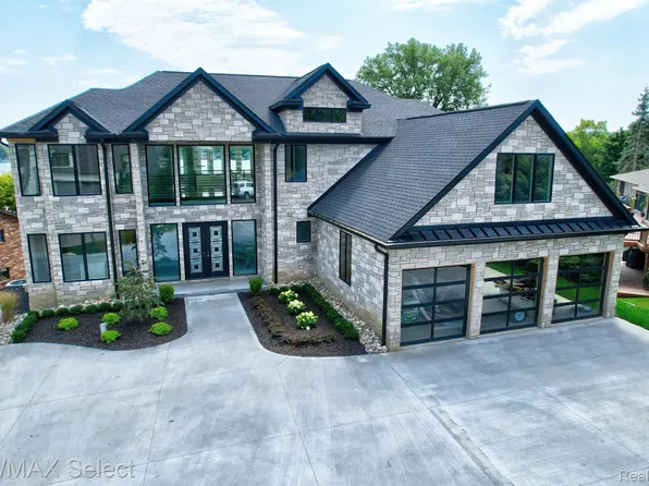 2507 Margaret Dr, Fenton, MI 48430