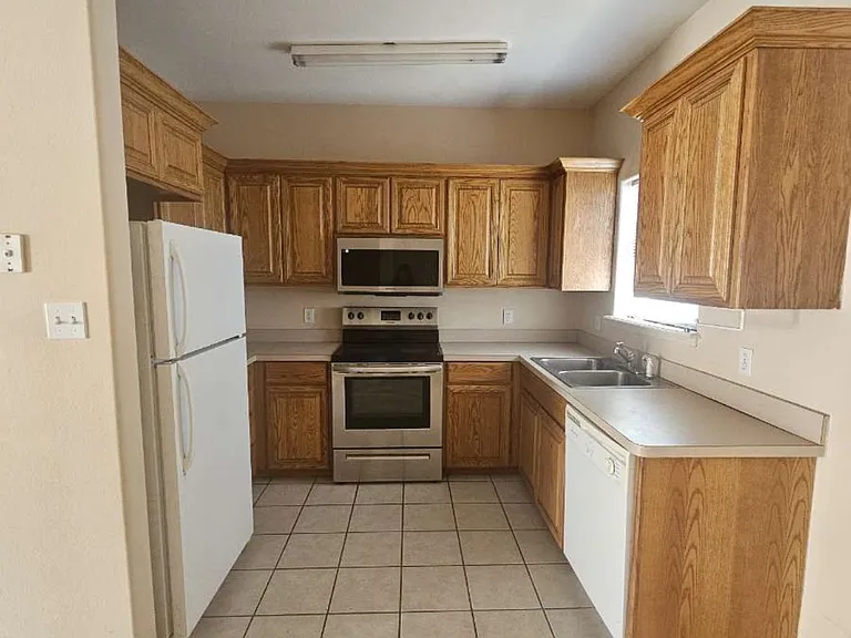 1012 Cedarwood Dr #3 — Photo 4