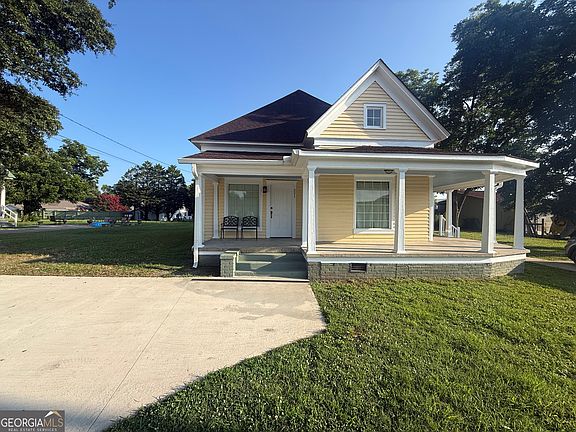 2nd image of 331 College St