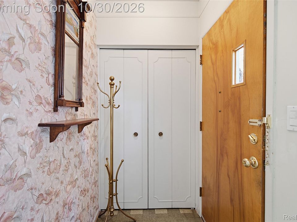 21980 Tredwell Ave, photo 3