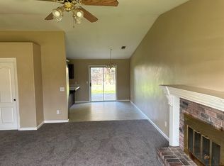 1176 E Richard Smith Ave, Tulare, CA 93274