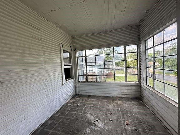 3rd image of 107 Electra St