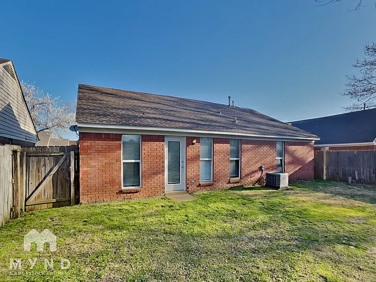 3405 Laurelwood St — Photo 19