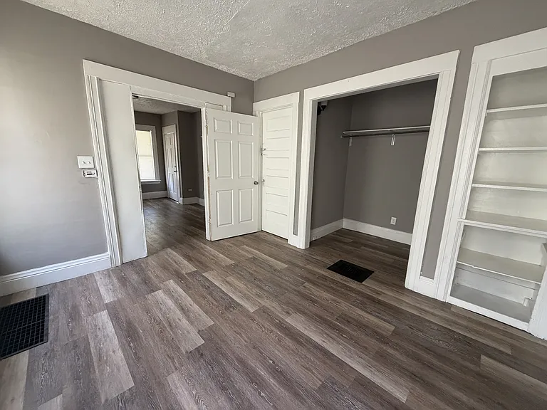 215-217 Emerson St — Photo 5