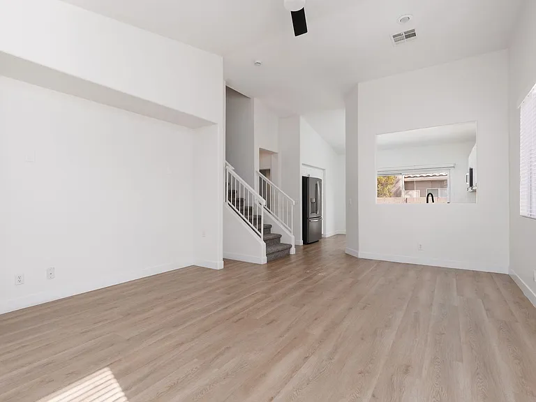 886 Park Walk Ave — Photo 5