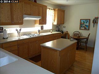 5th image of 741 Emerald Hills Cir