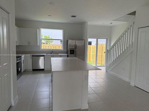 3rd image of 1182 SE 1st Ter #1182