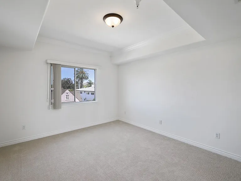 3328 Oakhurst Ave — Photo 2