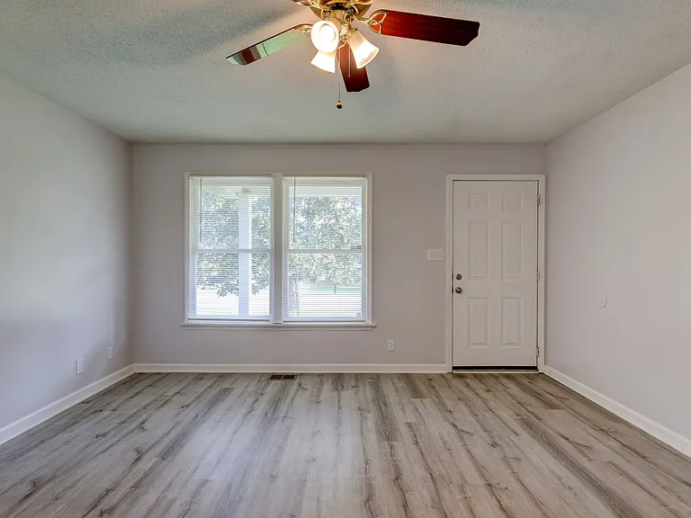 204 Bob White Dr — Photo 10