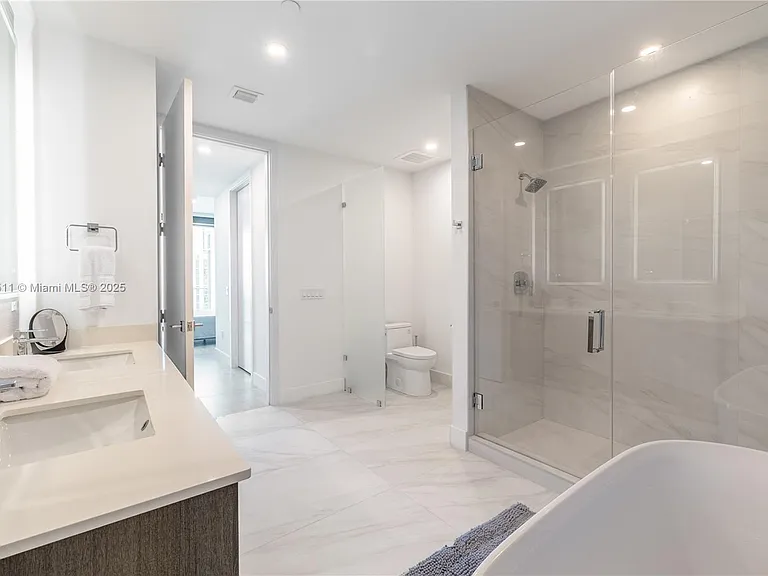 17550 Collins Ave #1203 — Photo 27