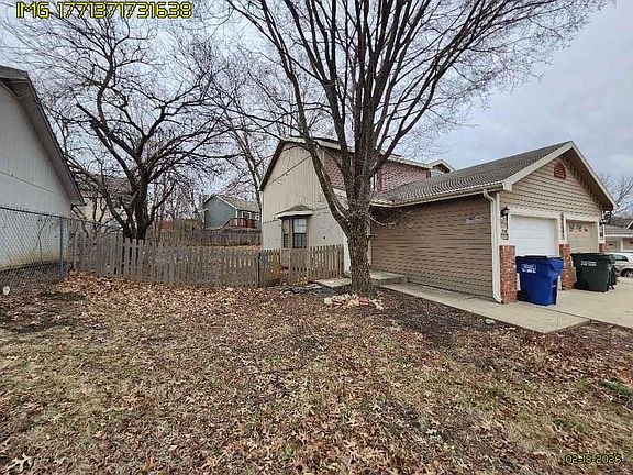 3rd image of 916 Christie Ct