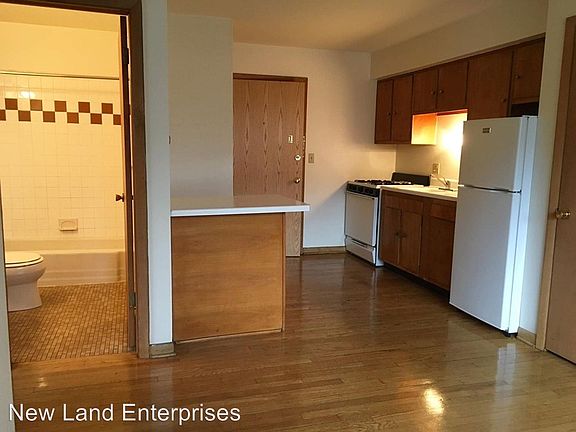 5th image of 1935 N Oakland Ave APT 4