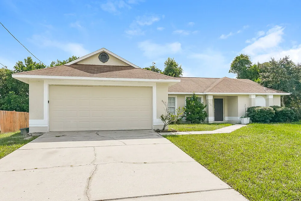 3 bed, 2.0 bath, 1627 sqft, $3,120 — Photo 1