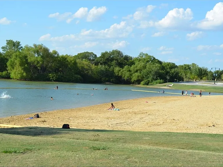 2109 Lake Hawthorne Trl — Photo 32