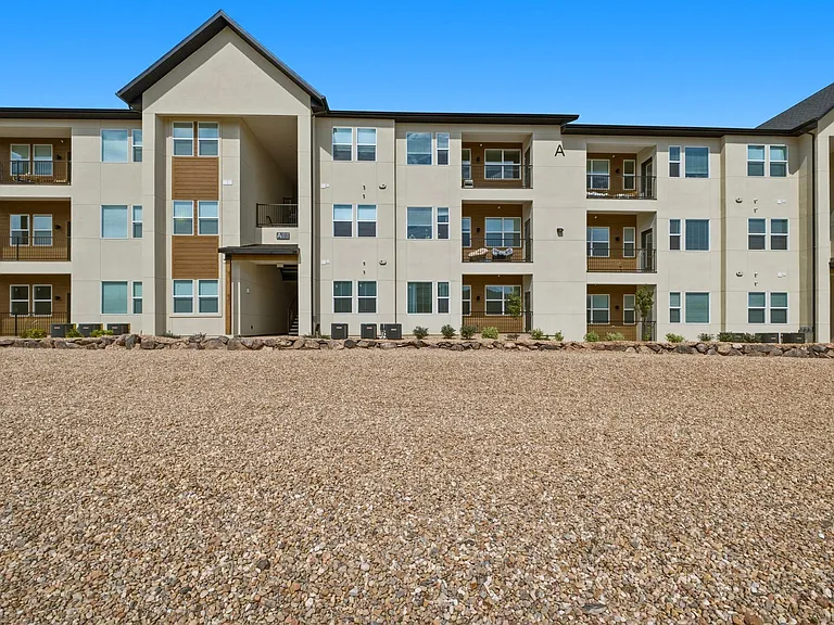 The Henley Apartments — Photo 12