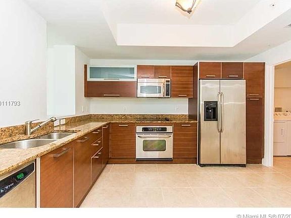 5th image of 3330 NE 190th St APT 2710