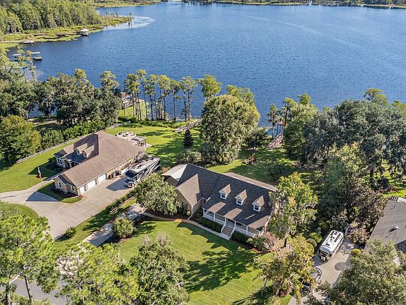 2nd image of 1126 NW Scenic Lake Dr