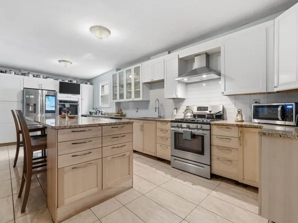 196-196-196A Hamilton St, Dorchester, MA 02122