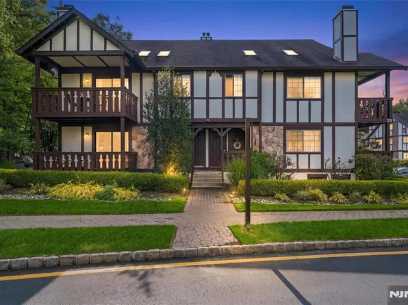 2902 Mark Twain Way, Mahwah, NJ 07430