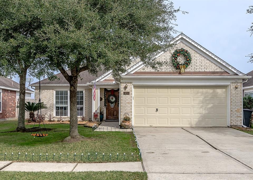 1st image of 924 Schooner Cove Ln