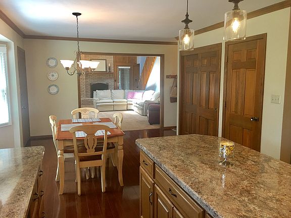 4th image of 1155 Oakwood Ln