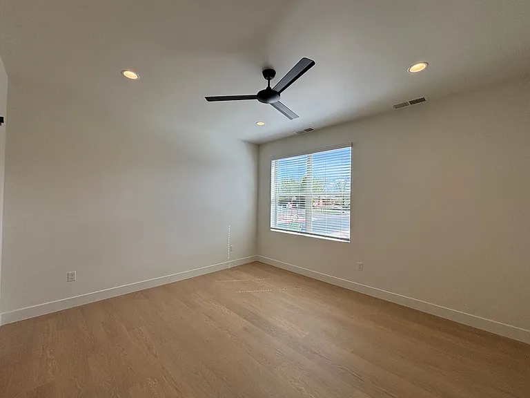 73 N 520 W #10 — Photo 22