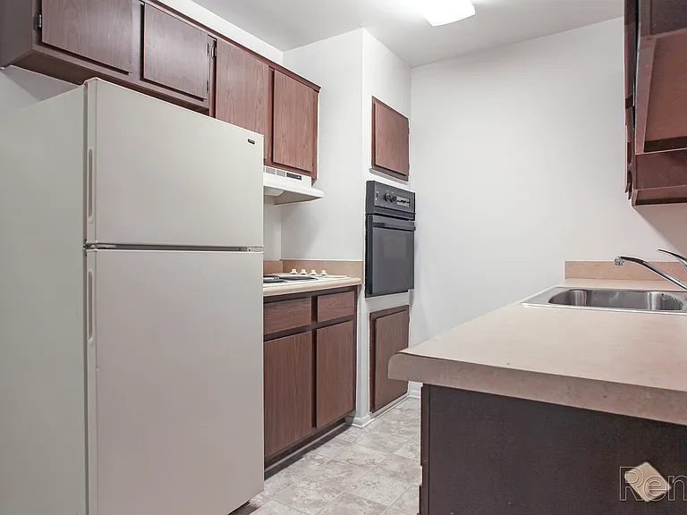 Rochester House Apartments — Photo 14