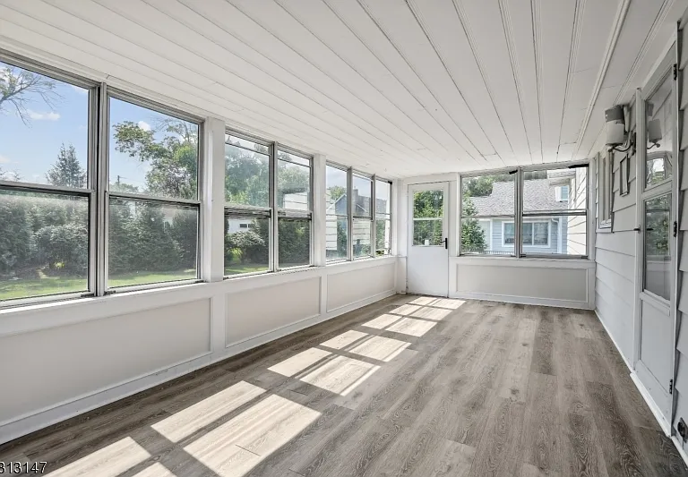 990 Washington Ave — Photo 23