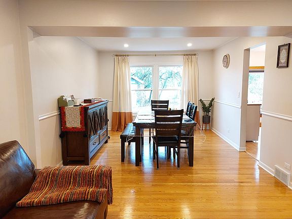 2nd image of 9S026 Stratford Pl