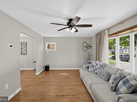 2nd image of 406 Reese St
