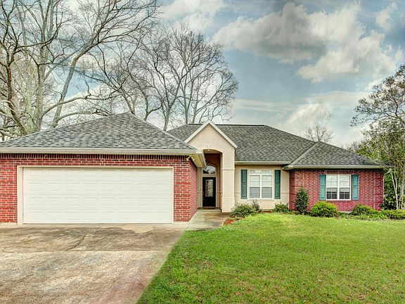 3rd image of 205 Acorn Dr