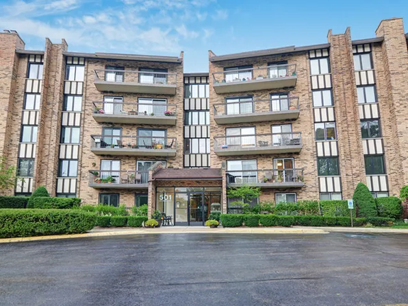 501 Lake Hinsdale Dr APT 102, Willowbrook, IL 60527