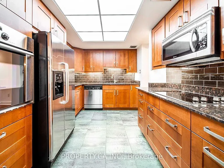 71 Charles St E #402 — Photo 10